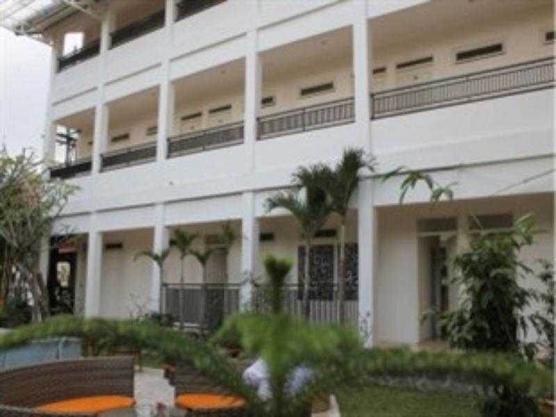 Grand Kalpataru Syariah Hotel マラン エクステリア 写真