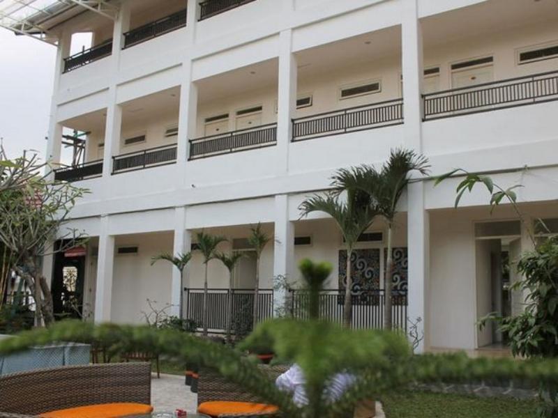 Grand Kalpataru Syariah Hotel マラン エクステリア 写真