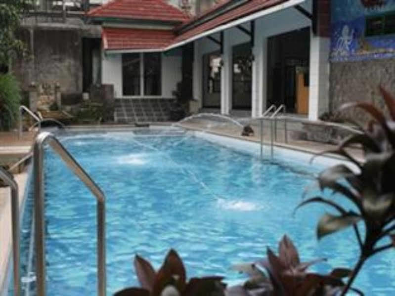 Grand Kalpataru Syariah Hotel マラン エクステリア 写真